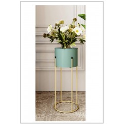 Cache pot plastique vert avec support métallique doré 70 CM