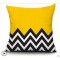 coussin  motif zig zag noir et jaune   40cm X 40 cm