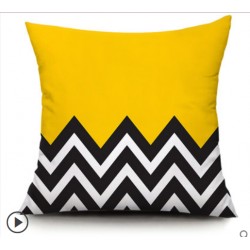 coussin  motif zig zag noir et jaune   40cm X 40 cm