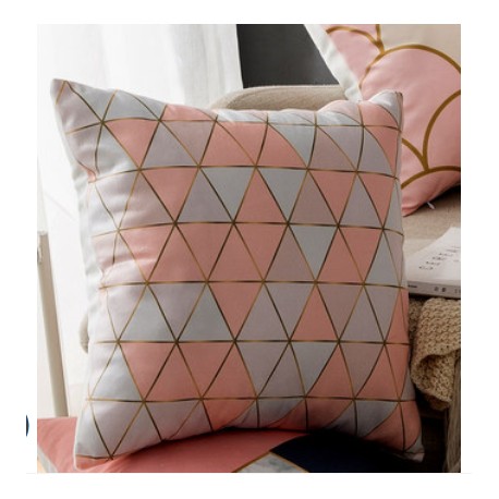 coussin  motif  triangle abstrait tons plastel  40cm X 40 cm