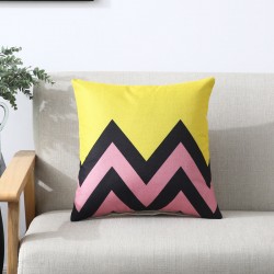 Housse coussif motif zig zag  rose et noir  fond jaune   40 CM X 40 CM