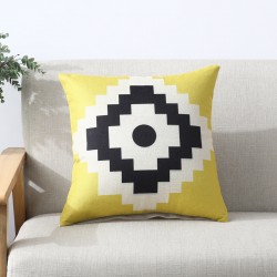 Housse  coussin motif geometrique crochet individuel fonds jaune 40 CM X 40 CM