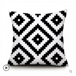 coussin motif  crochet  noir et blanc  40cm X 40 cm