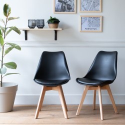 chaise scandinave noir avec coussin